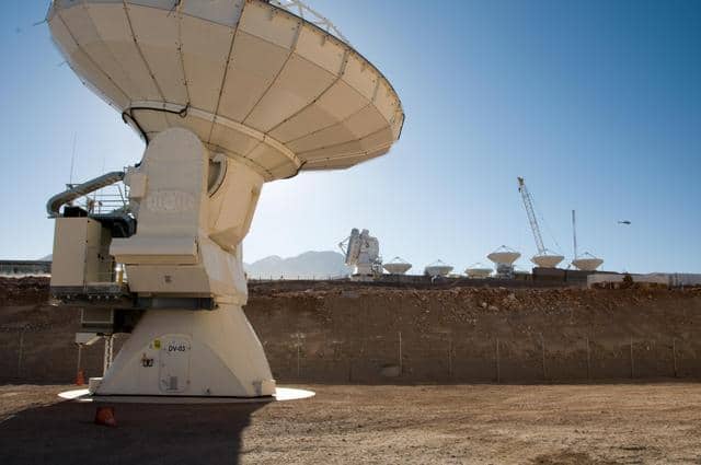 Atacama Large Millimeter/submillimeter Array (ALMA)