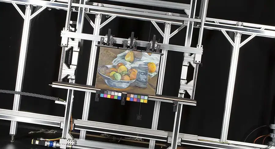Art scanner for galleries in action